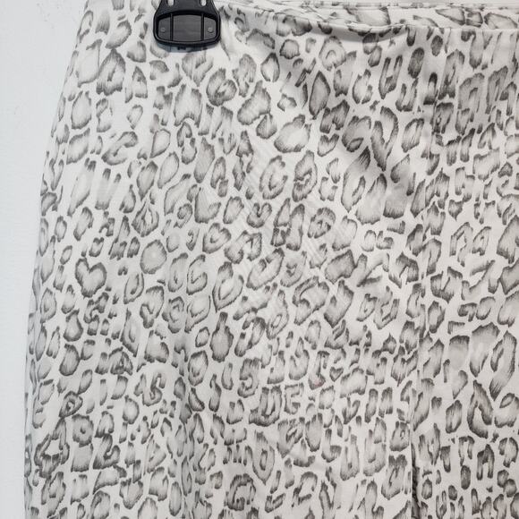 Chicos 1 Cropped Leopard Pants Size M 8 Lightweight Gray Side Zip Cotton Blend - Picture 3 of 11